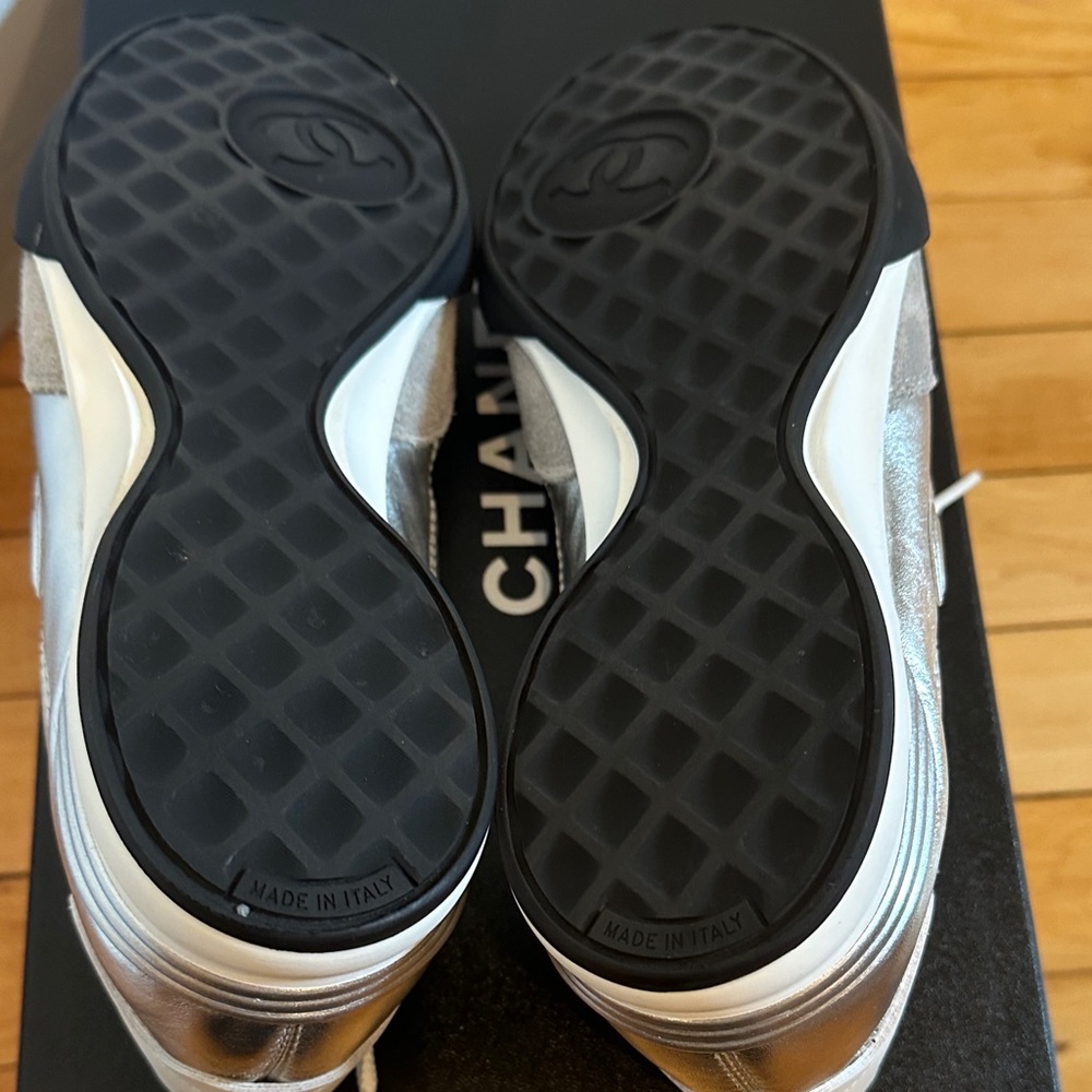 CHANEL Metallic Silver Quilted Sneakers - Picture 4 of 7